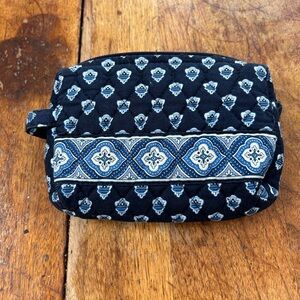 Vera Bradley, small lined Ellie Flowers quilted cosmetic purse